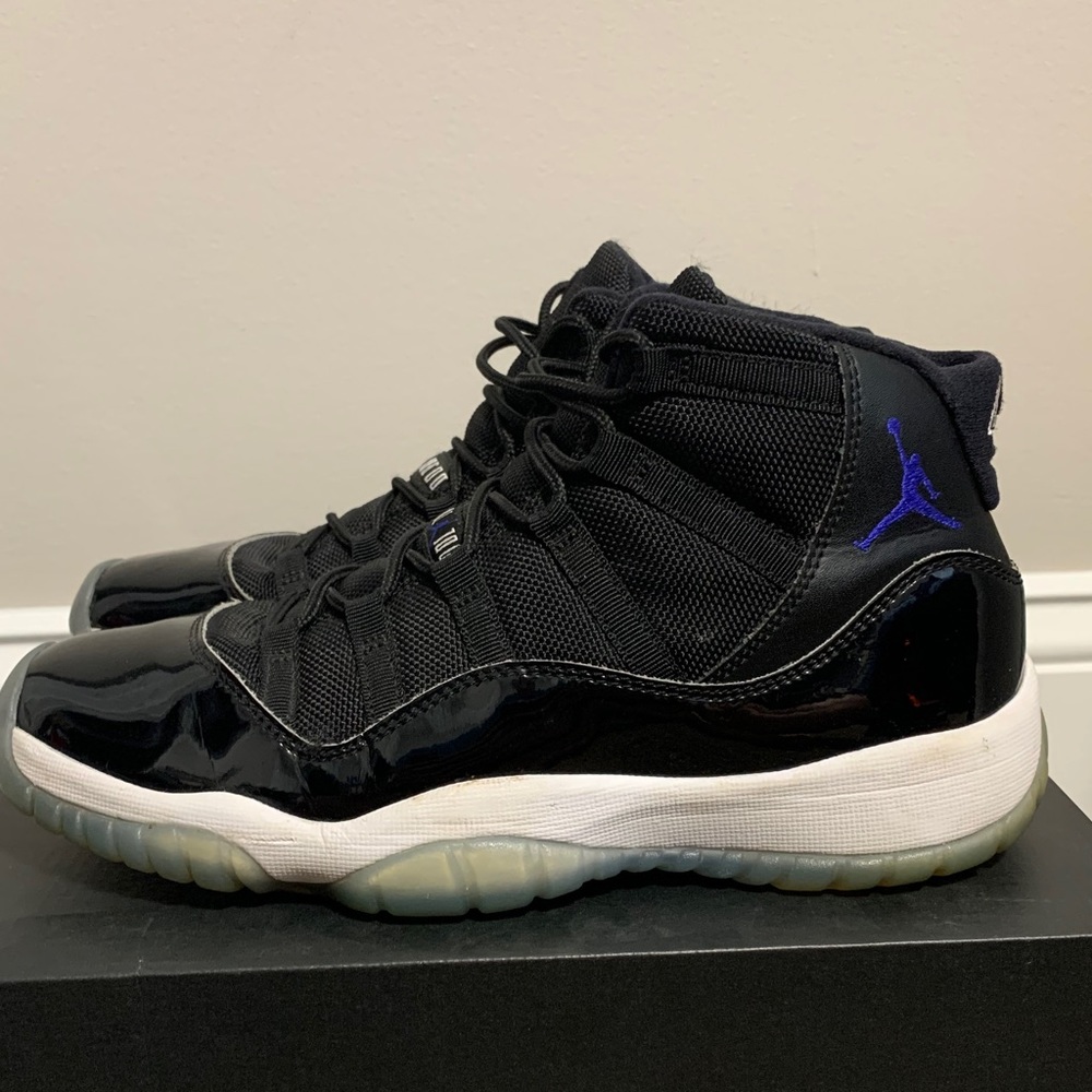 Jordan 11 Space Jam